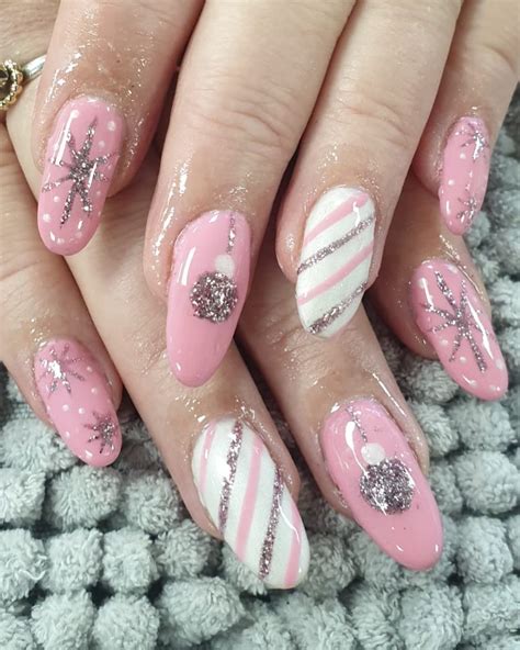 pink christmas nails short